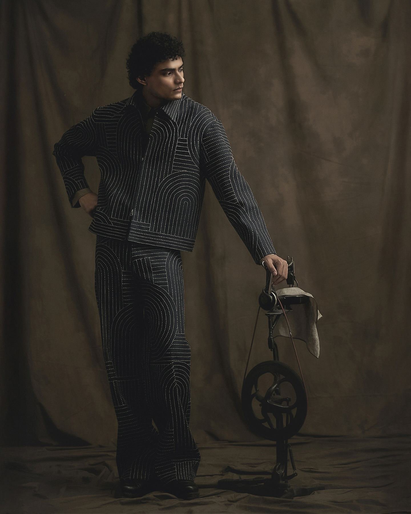 Classic portraiture celebrating poise and character. An understated frame designed to outlast passing trends.